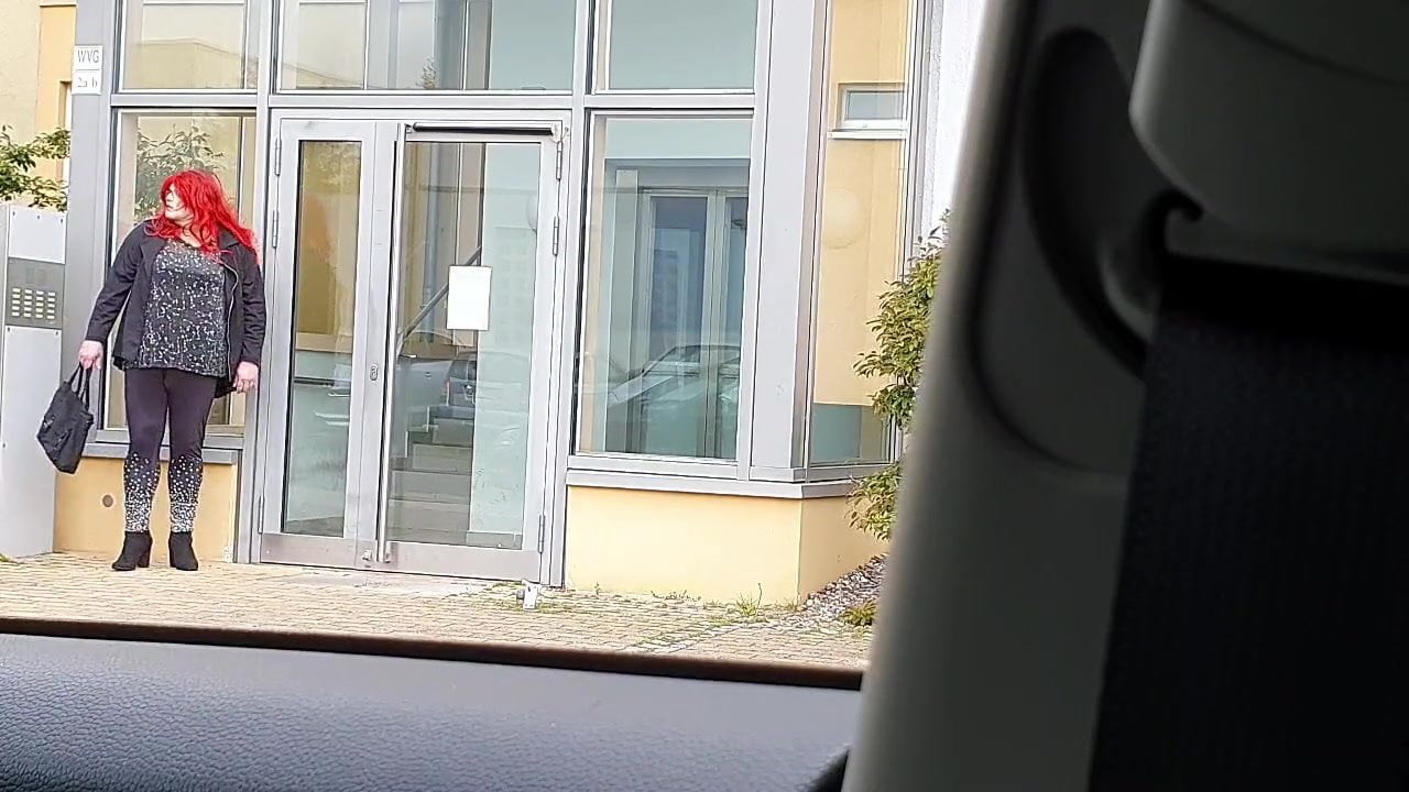 Larissa visits the neighbor