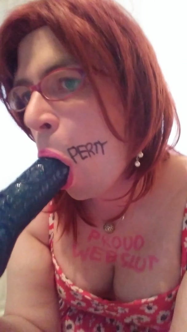 Manchester webslut choking on dildo